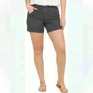 Spanx Stretch Twill Shorts 6"  NWOT size Medium